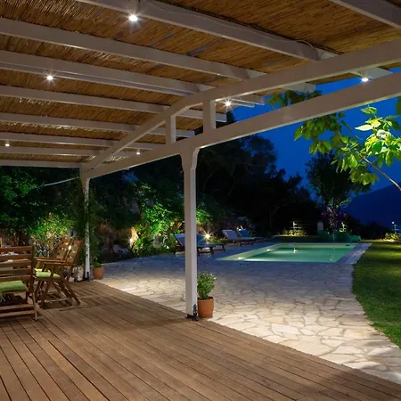 Pnoes Lefkada Villa *
