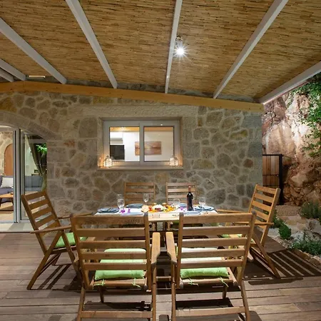 Pnoes Lefkada Villa