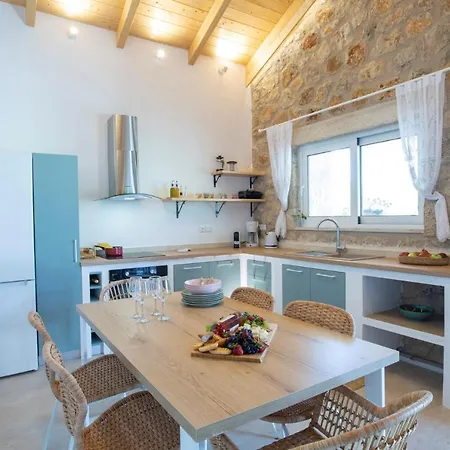 Pnoes Lefkada Villa