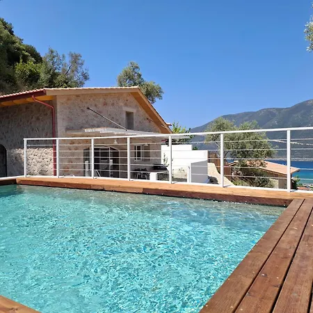 Pnoes Lefkada Villa *