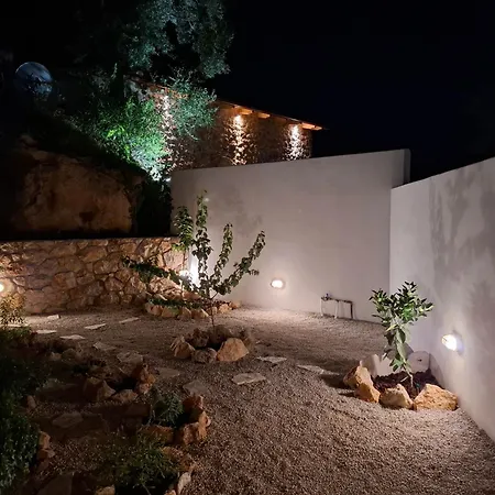 Pnoes Lefkada *