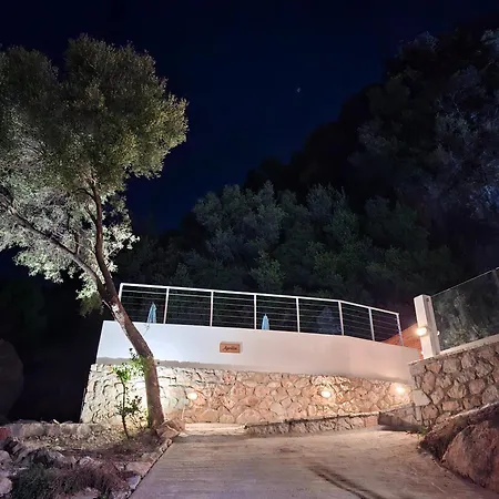 Pnoes Lefkada *