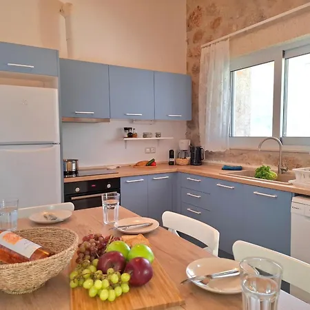 Pnoes Lefkada Villa *