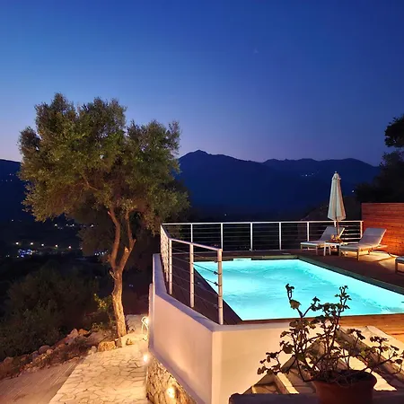 Pnoes Lefkada Villa *