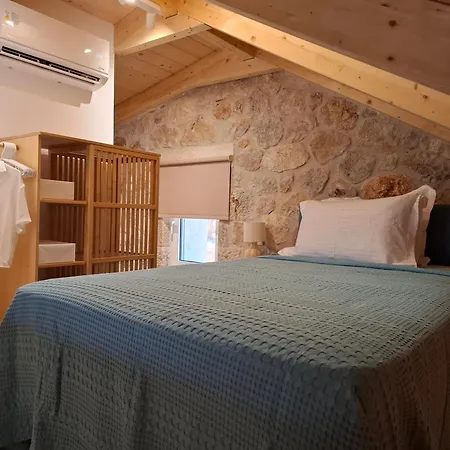 Pnoes Lefkada *